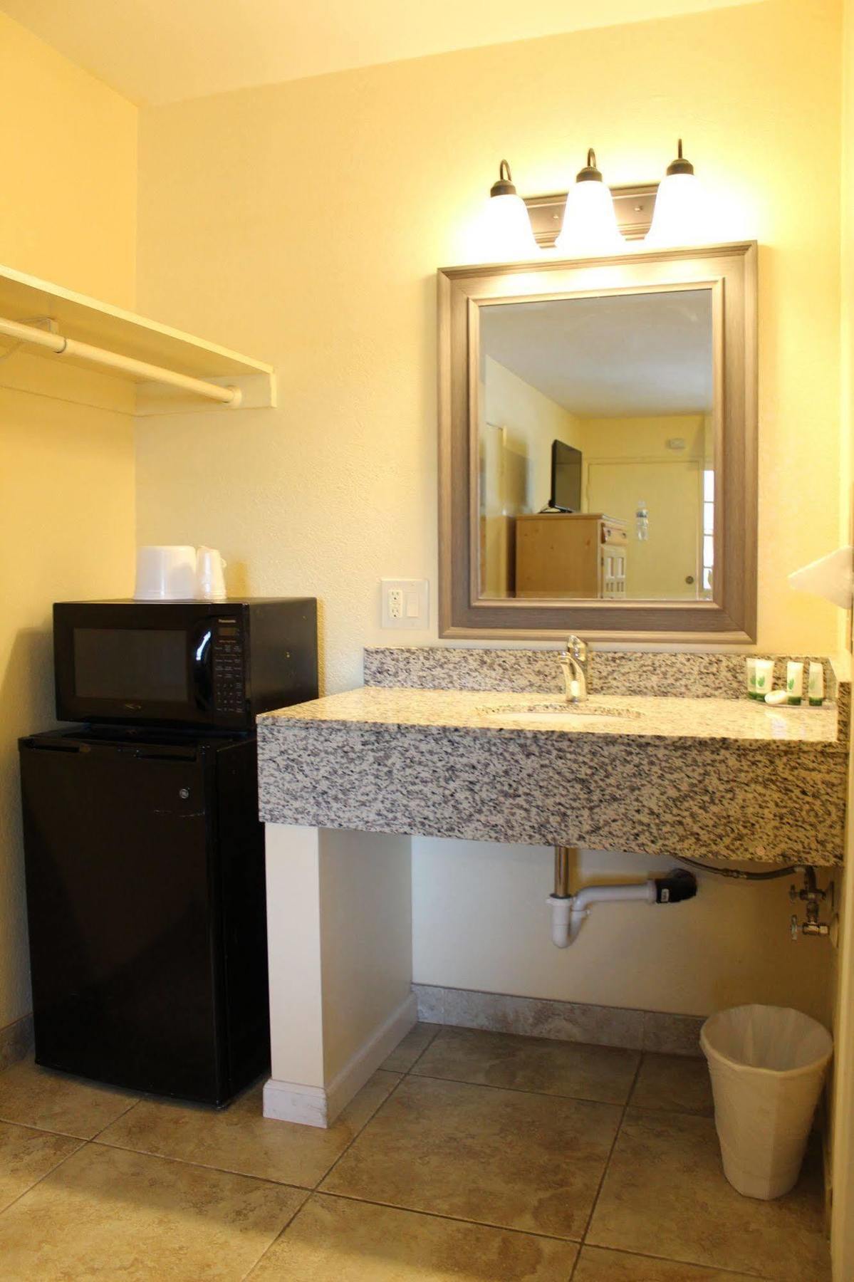 Beachway Inn Arroyo Grande Exterior photo